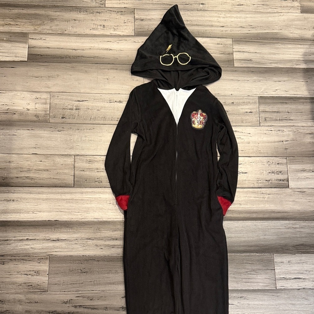 NWOT Harry Potter Black Hooded Onesie with Red Accents - Picture 8 of 15